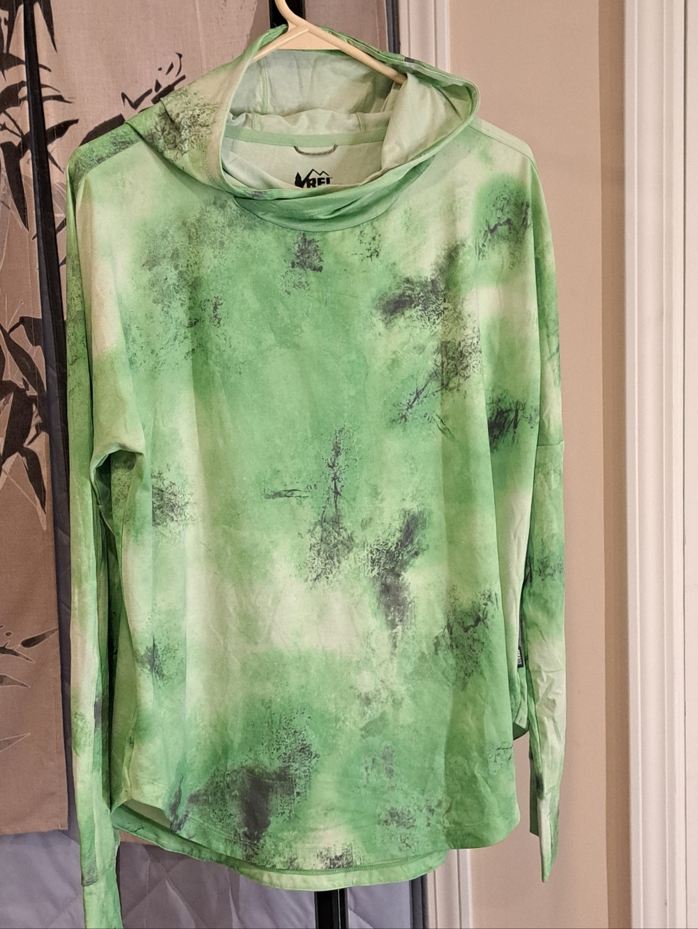 REI Co Op Womens Size L Green Tie Dye Hoodie Thumb Hole Pullover Top Lightweight